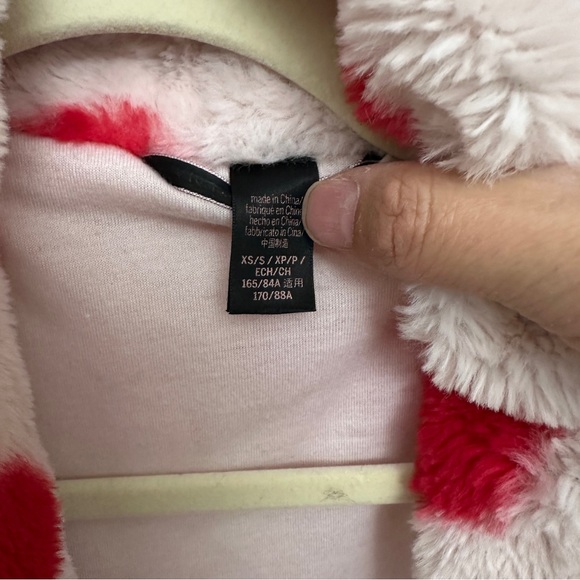 VICTORIA'S SECRET
Faux Fur Robe size XS - Picture 6 of 7